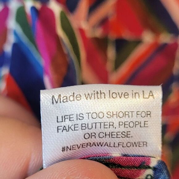 Never A Wallflower Women's Pink Geometric Ruffle Neck Blouse Size S NWT - Picture 7 of 7